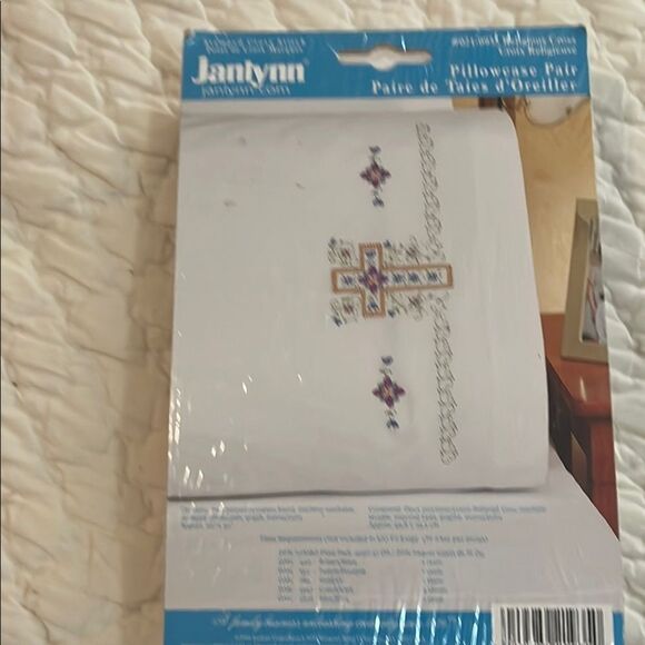 Jantzen White Pillowcase Pair with Embroidery - Picture 1 of 4